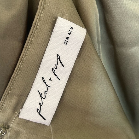 Petal & Pup Keegan Pleated Satin Dress - Picture 4 of 4